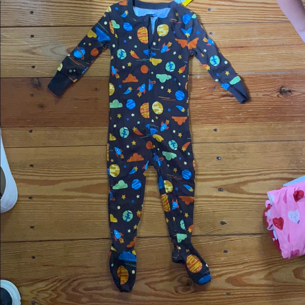 Footy pajamas with zipper